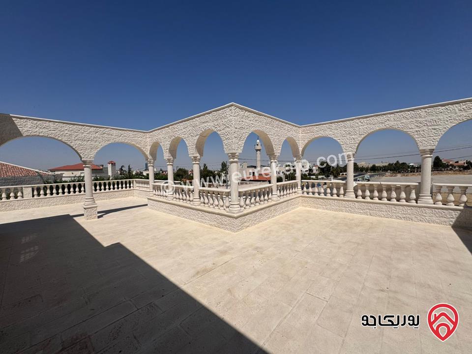 فيلا مستقلة للبيع في عمان - عبدون مساحة الارض 1350 م والبناء 1000م ، الحديقة 400م ، الترس 200م بالقرب من السفارة الامريكية موقع مميز 