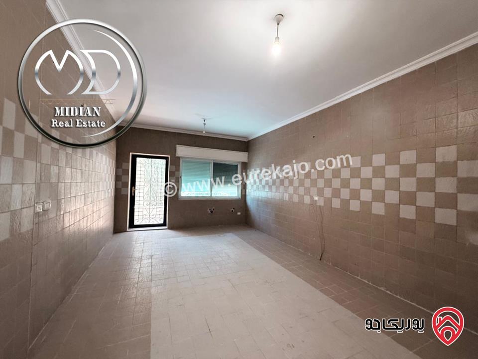 فيلا جديدة للبيع في أجمل مناطق عمان - الظهير مساحة 560م مع مسبح تراسات و حدائق 250م تشطيبات سوبر ديلوكس اطلالة رائعة