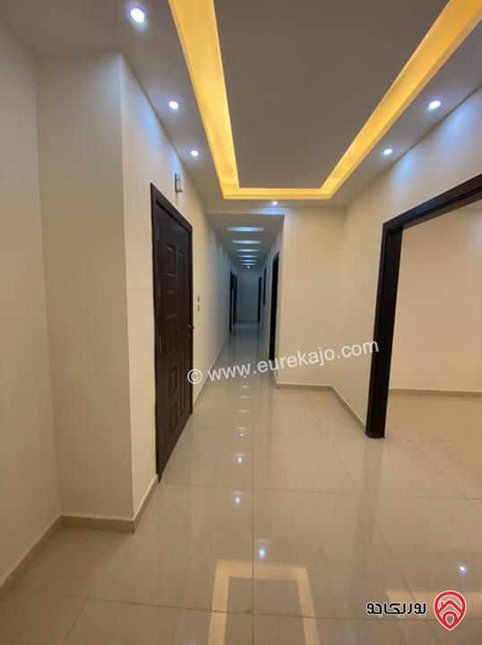 شقة تسوية طابقية مساحة 270م داخلي و 50م خارجي للإيجار في عمان - دير غبار