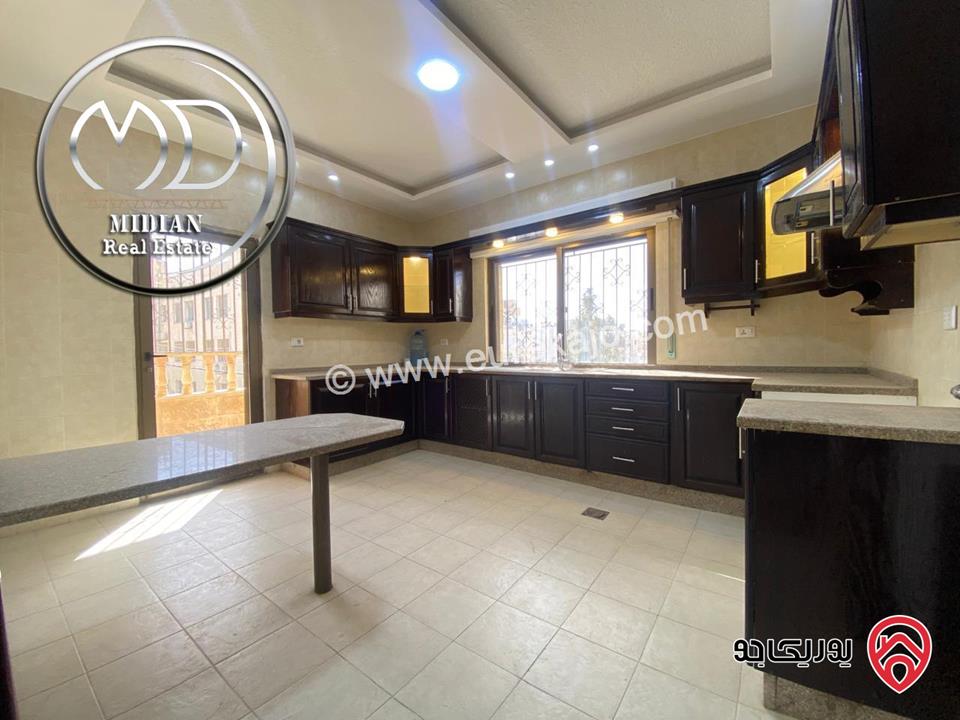 شقة للبيع في عمان - خلدا مساحة 180م طابق أول تشطيبات و ديكورات سوبر ديلوكس اطلالة رائعة بسعر مميز جداً