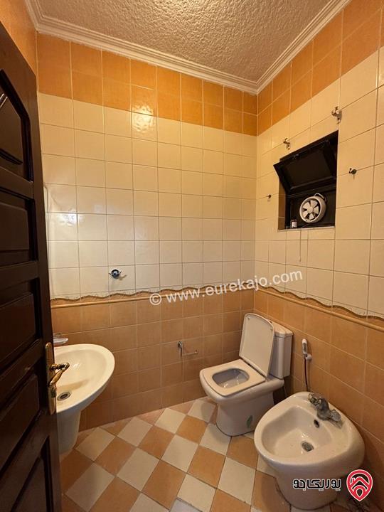 شقة سكنية طابق اول مساحة 242م للبيع في عمان - أم أذينة