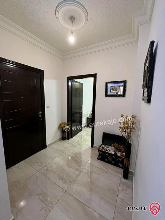 شقة شبه ارضية جديدة مساحة 180م داخلي و 200م خارجي للبيع في عمان - صويلح