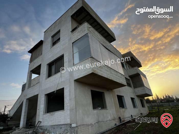 فيلا عدد 2 متلاصقتين بنظام أمريكي مساحة 720م على أرض 1 دونم ، للبيع في اربد 