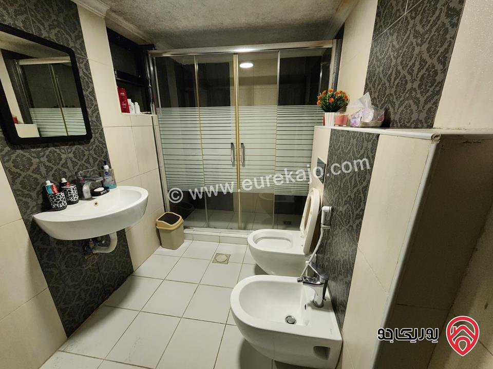 شقة طابقية  رووف كامل مساحة 300م للبيع في عمان - الشميساني