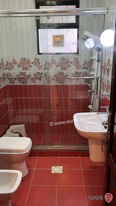 شقة طابق أول مساحة 196م للبيع في عمان - مرج الحمام 