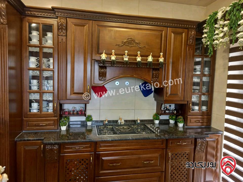 شقة سوبر ديلوكس مساحة 200 متر طابق أول مع طاقة شمسية راكبة للبيع في اربد - ايدون