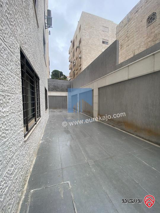 شقة شبه ارضية مساحة 175م مع ترسات 120م للبيع في عمان - الرابية