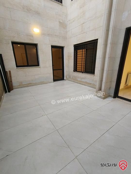 شقة أرضية مساحة 195م داخلي و 120م خارجي للايجار في عمان - البنيات قرب طريق المطار 