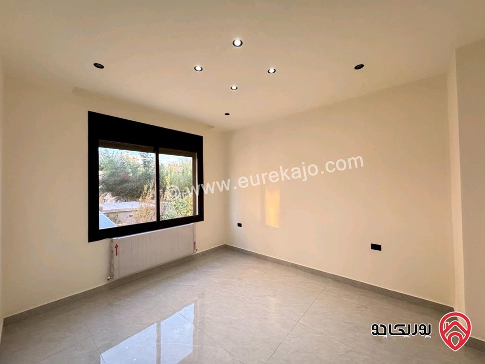 شقة طابق ارضي مساحة 228م داخلي و 100م خارجي للبيع في عمان - مرج الحمام