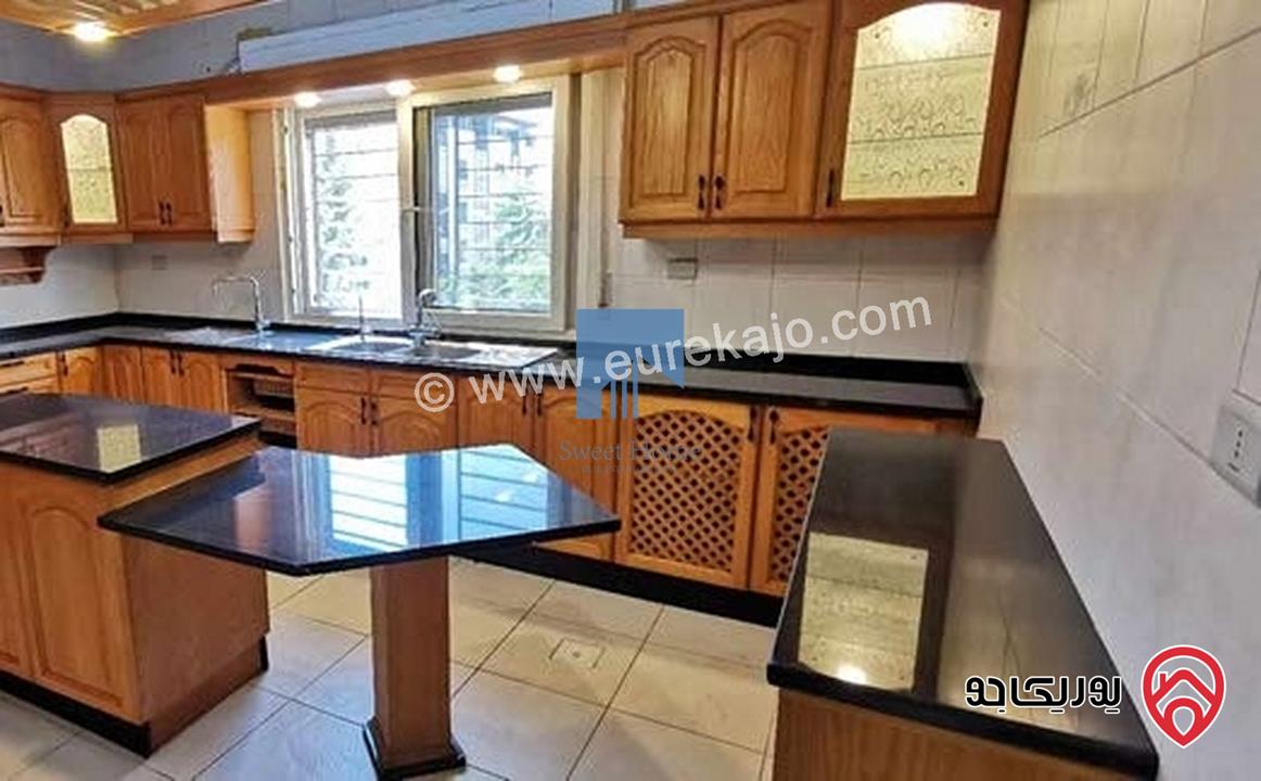 شقة مميزة طابق اول 235م تشطيب سوبر ديلوكس بسعر مغري للبيع في عمان - أم أذينة 