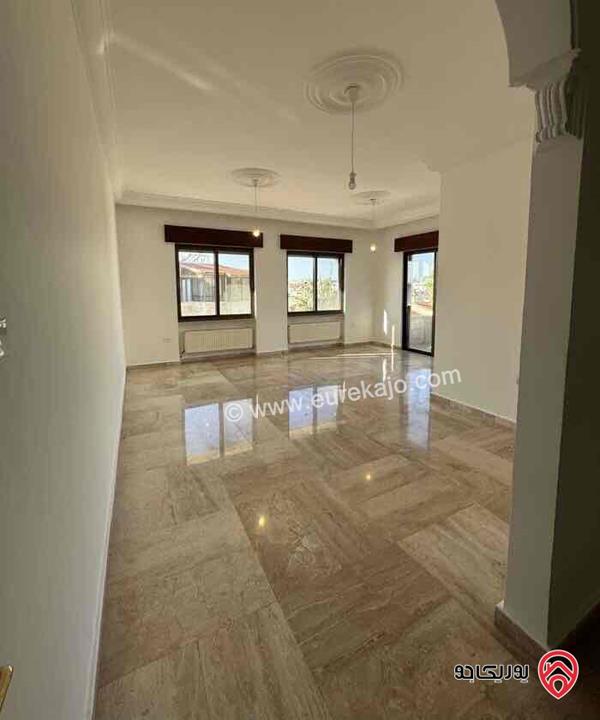 شقة مساحة 170م طابق ثالث للايجار في ام عمان - اذينة 