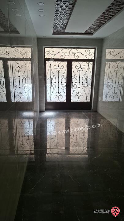 شقة مفروشة عائلية جديدة طابق ثاني مساحة 135م للايجار في عمان - الجبيهة