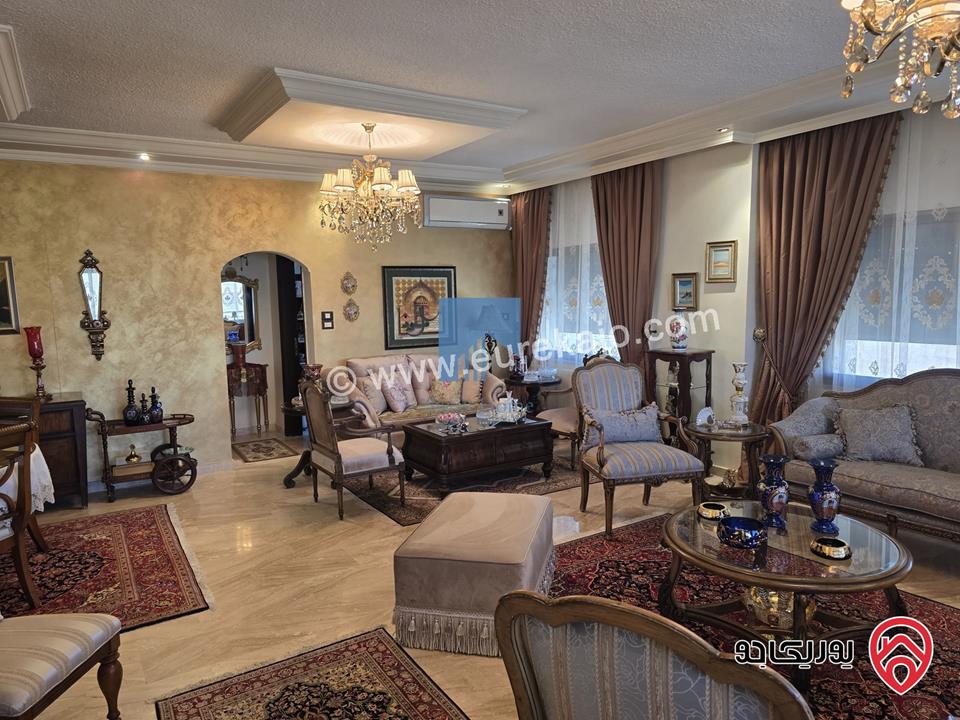 شقة طابقية طابق ثالث 250م تشطيب سوبر ديلوكس للبيع في عمان - أم السماق 