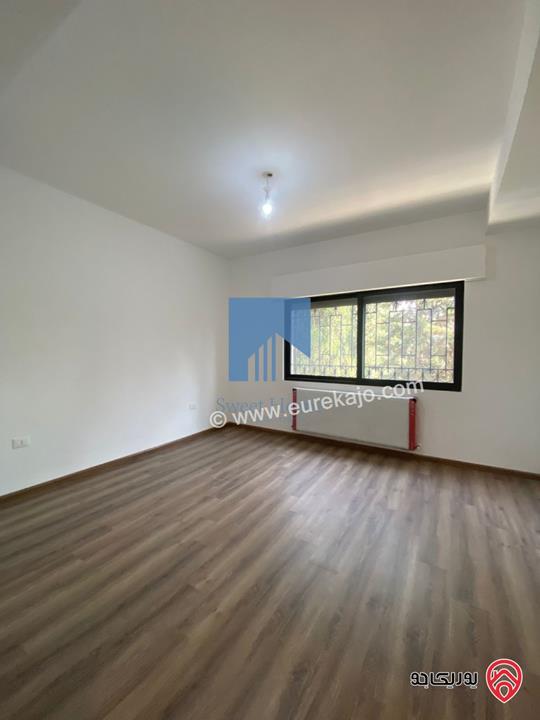 فيلا مستقلة فاخرة مساحة 700م على ارض 1 دونم و 350م للبيع في عمان - أم السماق الشمالي قرب التلاوي وخلف السنترو 