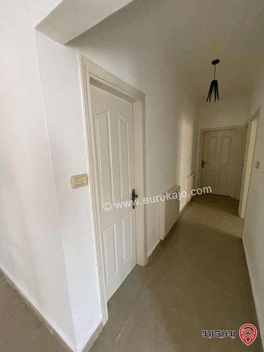 شقة طابق ثالث مساحة 150م للايجار مفروشة في عمان - الجبيهة أم زويتينة بالقرب من جامعة العلوم التطبيقية