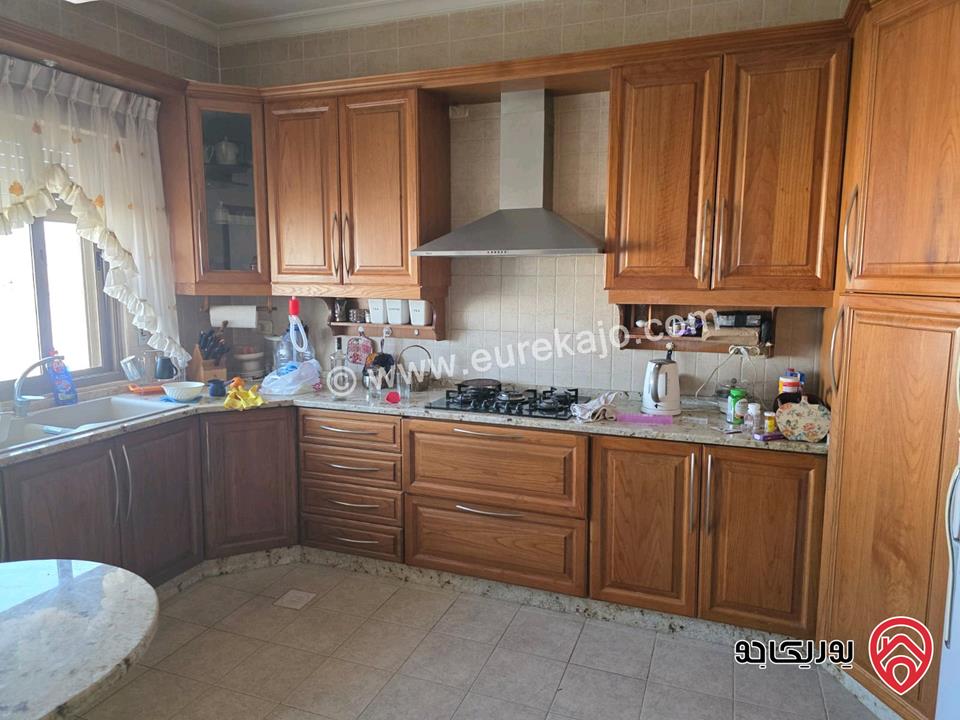 شقة فاخرة مفروشة مساحة 180م طابق ثالث للبيع في عمان - خلدا