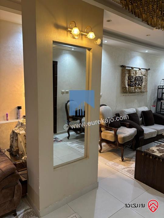 شقة فاخرة للبيع في عمان - خلدا خلف السيتي مول 180م مع حديقة وترسات 120م بسعر مغري