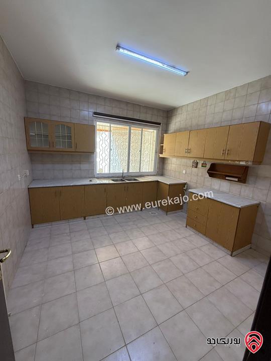 شقة تسوية ضمن فيلا عائلية مساحة 120م + ترس للايجار في عمان - أم السماق