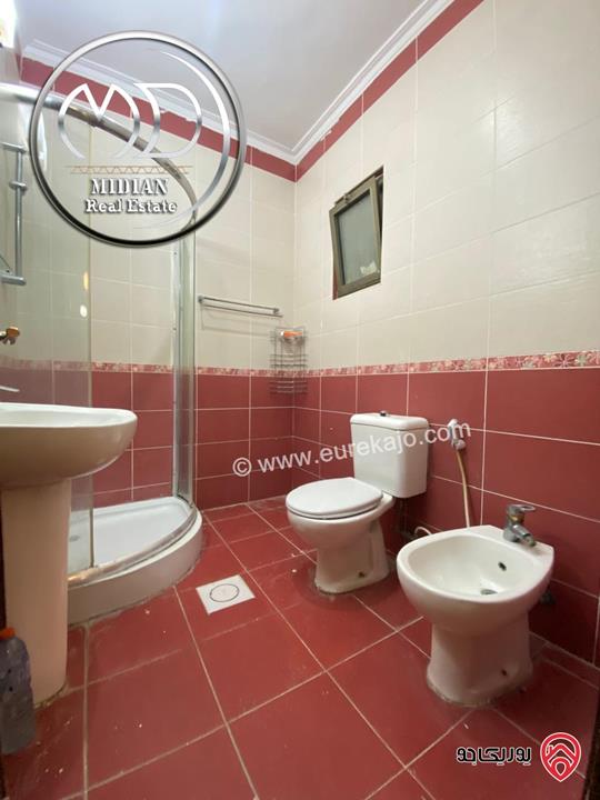 شقة ارضية للبيع في عمان - خلدا مساحة 185م مع ترس و حديقة 120م تشطيبات سوبر ديلوكس بسعر مميز جداً