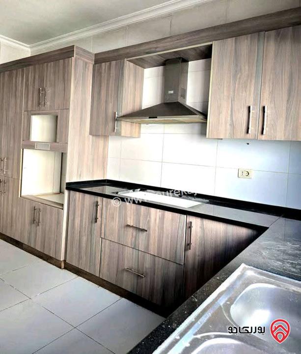 شقة فارغة أرضية مساحة 200م للايجار في عمان - دابواق 