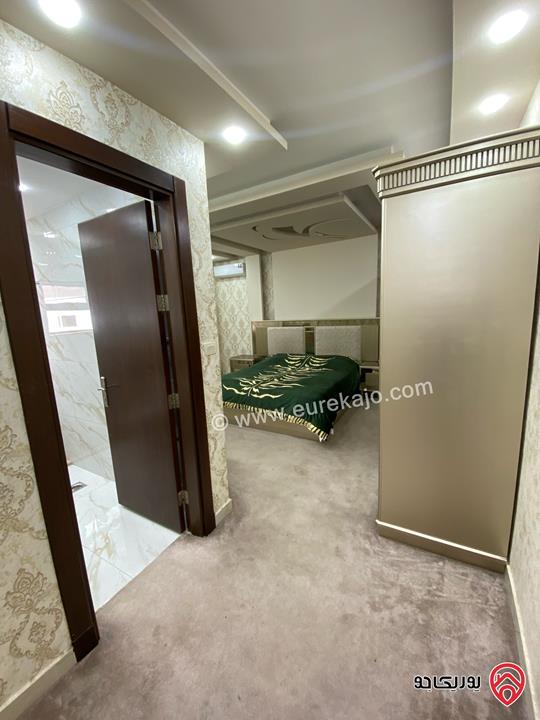 شقة أنيقة مفروشة بالكامل (فرش جديد) طابق أول مساحة 140م للايجار في عمان - ام السماق