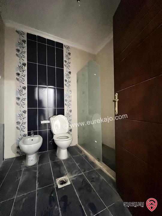 شقة شبه ارضية مساحة 255م للايجار في عمان - خلدا