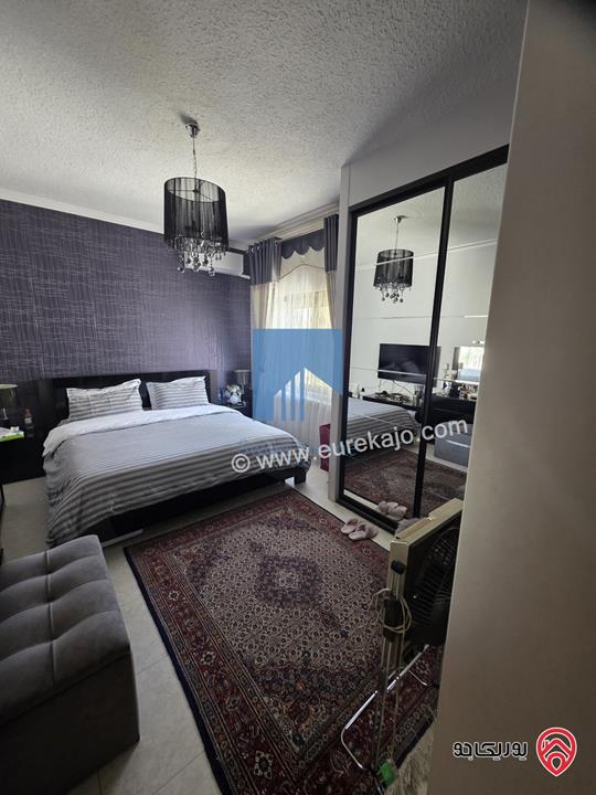 شقة طابقية طابق ثالث 250م تشطيب سوبر ديلوكس للبيع في عمان - أم السماق 