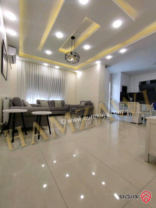 شقة مفروشة طابق ارضي مساحة 195م داخلي و 150م خارجي للايجار في عمان - طريق المطار 