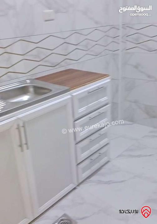 عمارة مكونة من طابقين و شقتين طابق أول مساحة كل شقة 110م للبيع في عمان - الوحدات شارع مادبا