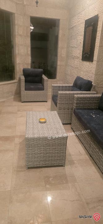 شقة ارضية مساحة 248م مع توسعة 10م مقززة حديقة وتراسات 350م للبيع في عمان - ام اذينة