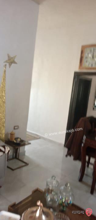 شقة طابق أول مساحة 224م للبيع في الزرقاء حي الامير عبد الله