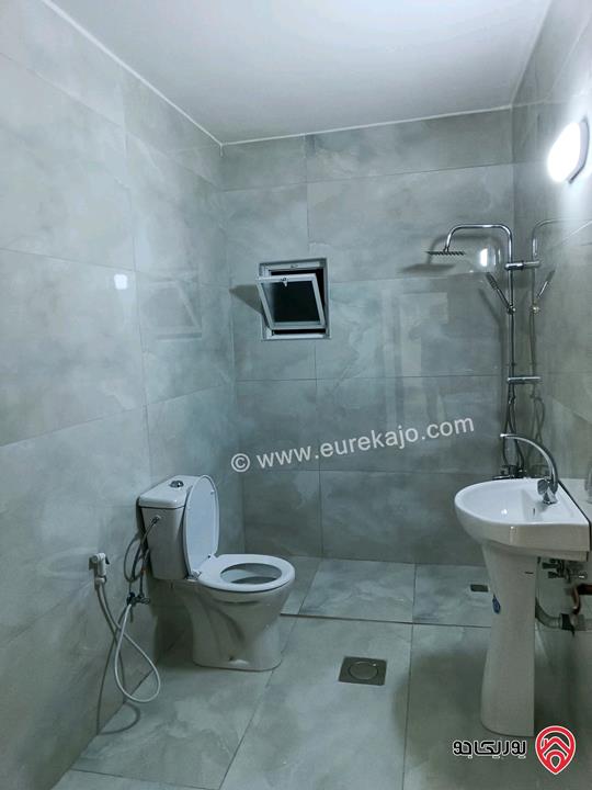 شقة طابق اول مساحة 131م للبيع في الزرقاء الجديدة