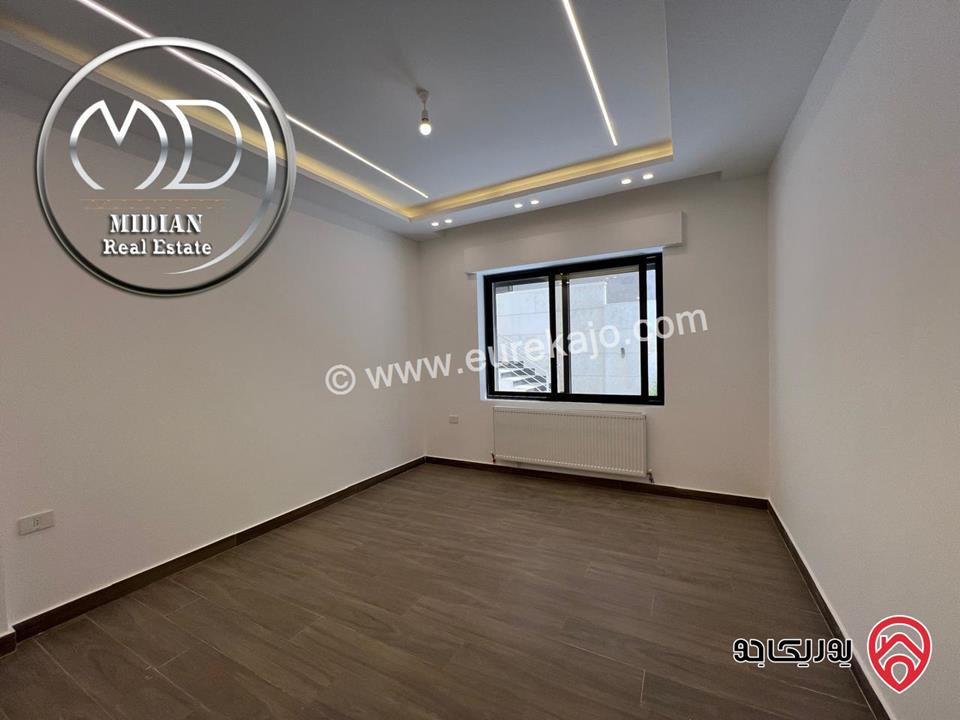 شقة ارضية جديدة للبيع في عمان - ضاحية النخيل مساحة 185م مع ترس 50م تشطيبات ديكورات فاخرة بسعر مميز