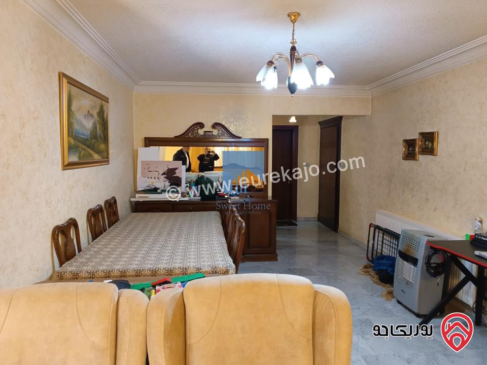 شقة أرضية مميزة مساحة 215م مع حديقة وترسات 120م للبيع في عمان - خلدا