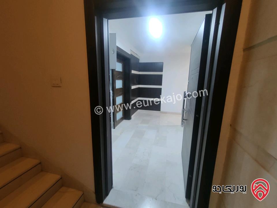 شقة طابق أول مساحة 250م للبيع في عمان - أم أذينة