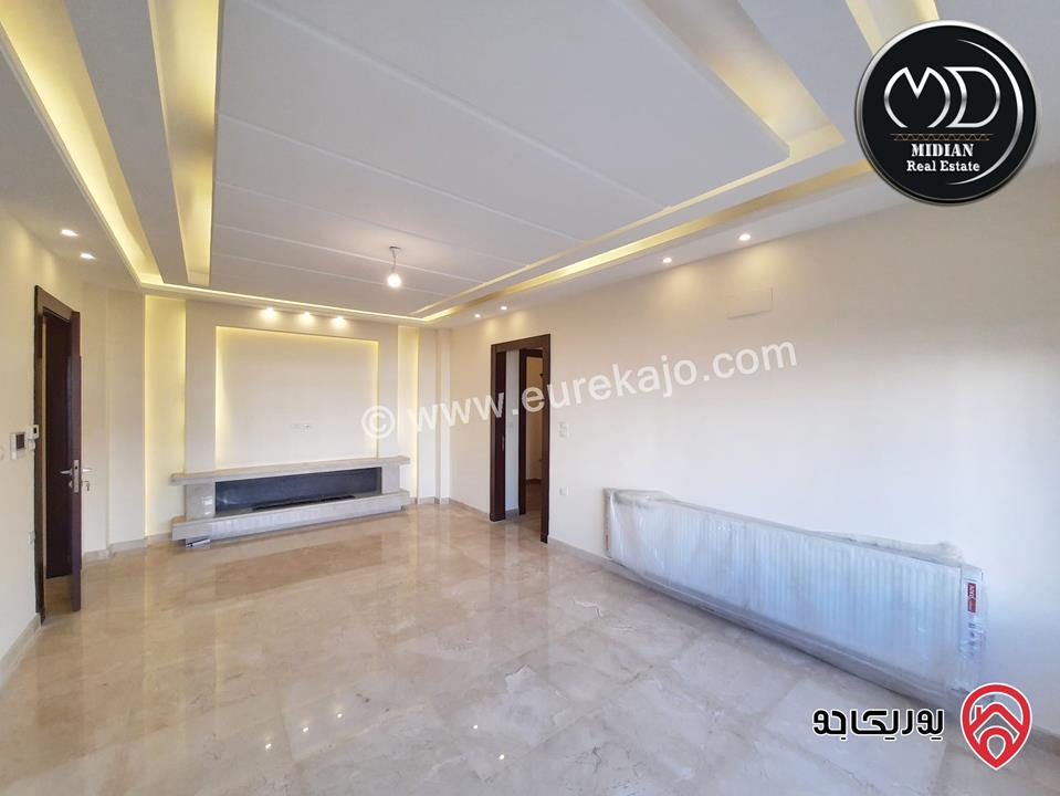 شقة ارضية جديدة للبيع ضاحية النخيل مساحة 205م مع ترس 70م تشطيبات و ديكورات فاخرة