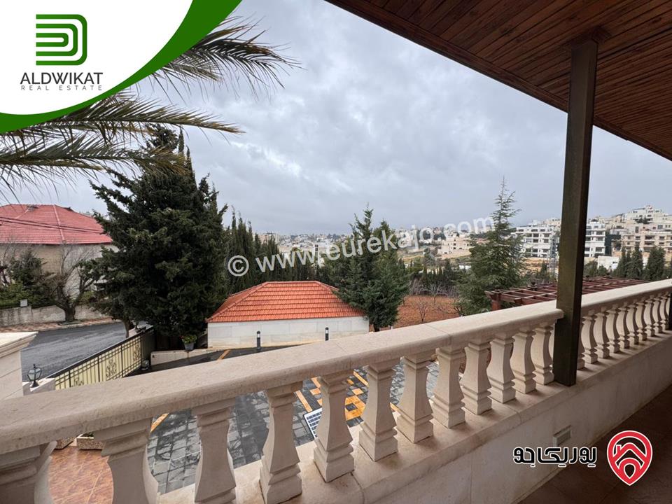 طابق من فيلا للايجار في عمان - دابوق المساحة 350م ، الحديقة 200م ، الترس 100م منطقه مطلة وفلل حديثة