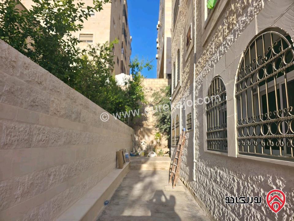 شقة شبه ارضي مساحة 140م داخلي و 100م خارجي للايجار في اربد - اسكان المهندسين