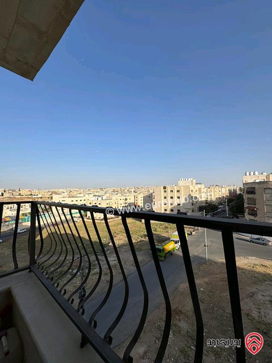 شقة مساحة 127م طابق ثالث للبيع في عمان - جبل الزهور بالقرب من مسجد خليل السالم 