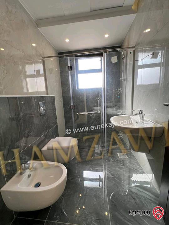 شقة سوبر ديلوكس طابق ثاني مساحة 310م للايجار في عمان - ام اذينة