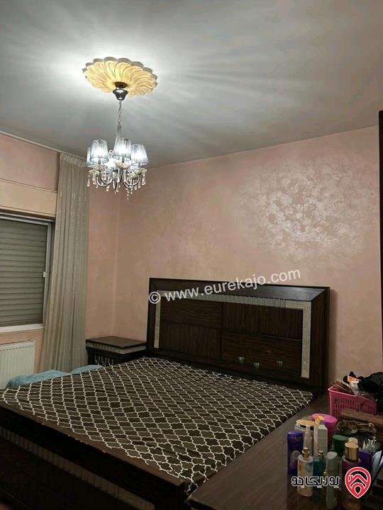 شقة شبه أرضية مساحة 194م داخلي و 160م خارجي للبيع في عمان - ام أذينة