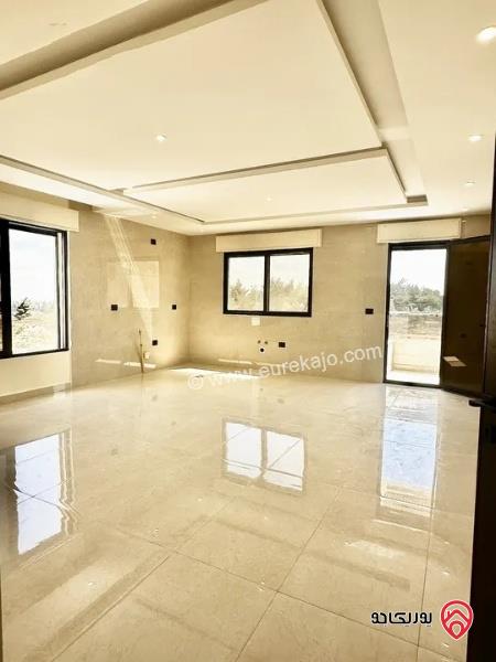 شقة فاخرة أرضية مساحة 160م داخلي و 60م ترس للبيع في عمان - تلاع العلي