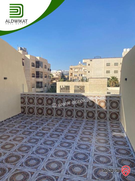  شبه فيلا متلاصقة مفروشة للبيع في عمان - ام السماق مساحة الارض 150م ومساحة البناء 180م بسعر مغري 