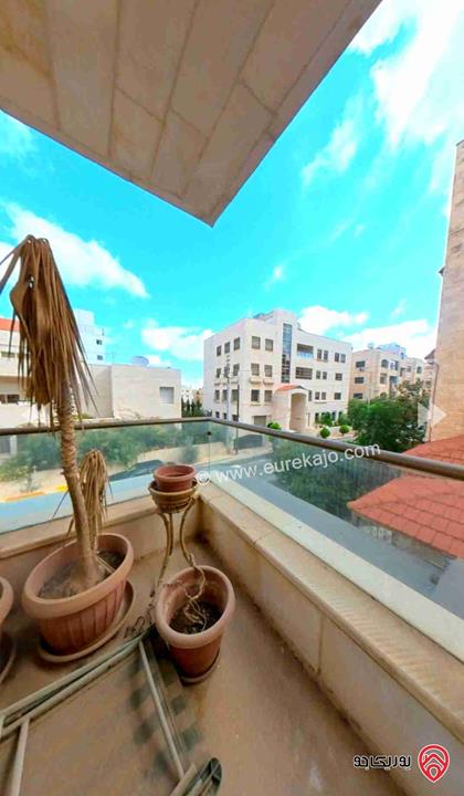 شقة طابق أول مساحة 194م للبيع في عمان - ام أذينة قرب شارع مكة 