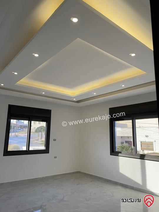 متبقي 3 شقق طابق أول وثاني وثالث مساحة 178م طابقيات للبيع في الزرقاء الجديدة