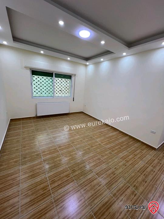 شقة طابق أرضي مساحة 160م داخلي و 60م خارجي للبيع في عمان - تلاع العلي 