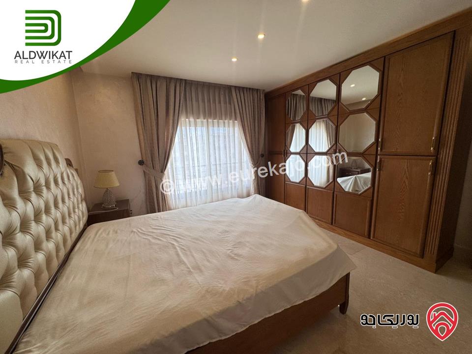 شقة للبيع في عمان - عبدون طابق اخير مع روف مساحة البناء 300م ومساحة الترس 50م موقع مميز