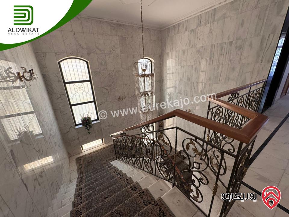 فيلا للبيع في عمان - الجبيهة مساحة الارض 1580 م والبناء 1000م ومساحة الحديقة 400م