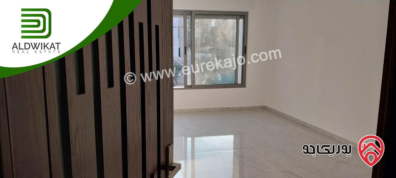 شقة طابق ثاني للبيع في عمان - البنيات / طريق المطار مساحة 180م والترس 30م بالقرب من جامعة البتراء جديدة لم تسكن