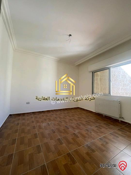 شقة فارغة طابق ثالث مساحة 180م للإيجار في عمان - الرابية